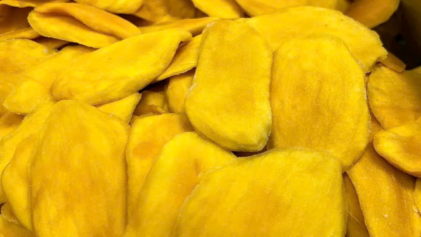 Soft dried Vietnamese mango slices